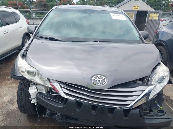 2017 TOYOTA SIENNA XLE 8 PASSENGER