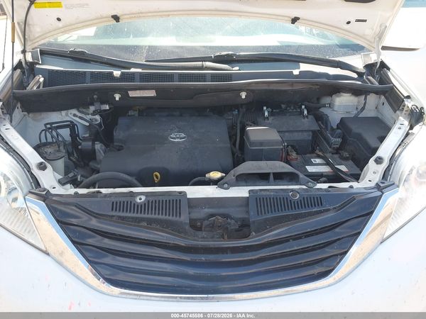 2014 TOYOTA SIENNA LE 7 PASSENGER