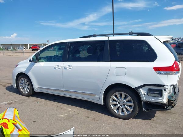 2014 TOYOTA SIENNA LE 7 PASSENGER