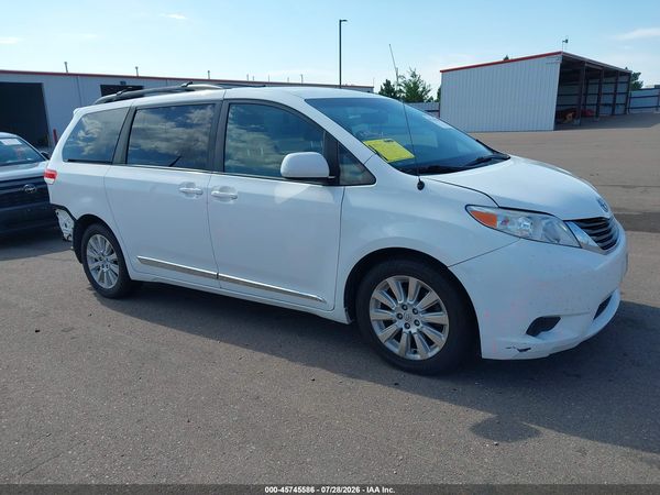 2014 TOYOTA SIENNA LE 7 PASSENGER