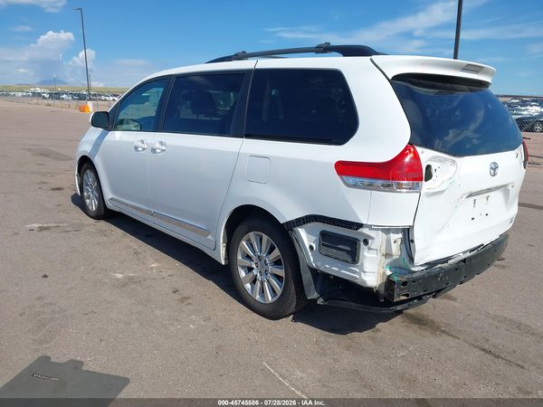 2014 TOYOTA SIENNA LE 7 PASSENGER