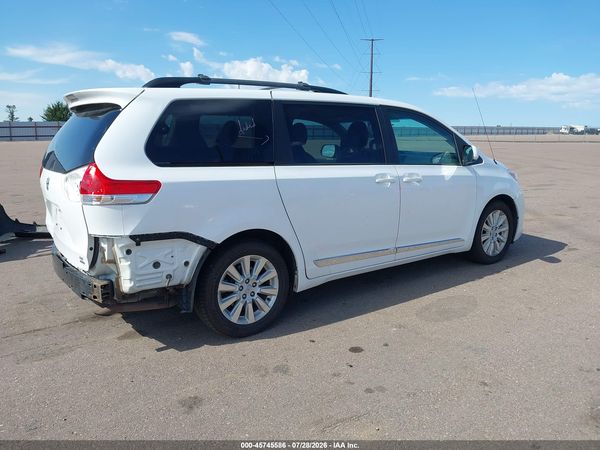 2014 TOYOTA SIENNA LE 7 PASSENGER