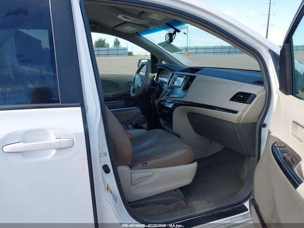2014 TOYOTA SIENNA LE 7 PASSENGER