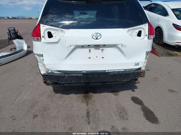 2014 TOYOTA SIENNA LE 7 PASSENGER