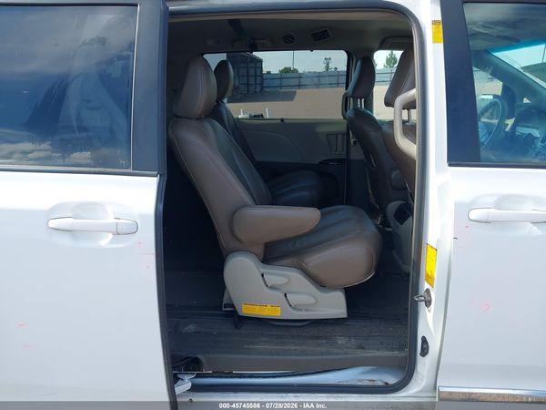2014 TOYOTA SIENNA LE 7 PASSENGER