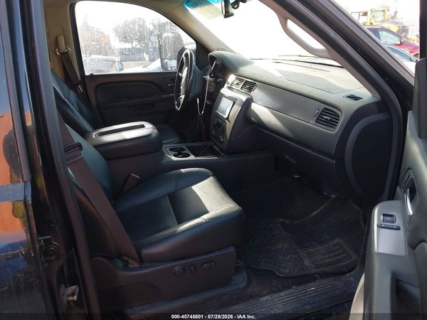 2013 CHEVROLET SILVERADO 3500HD LTZ — I7
