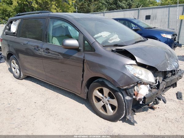 2016 TOYOTA SIENNA LE 8 PASSENGER