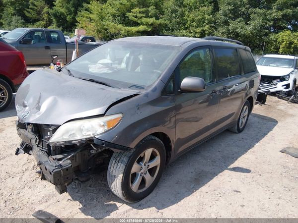 2016 TOYOTA SIENNA LE 8 PASSENGER