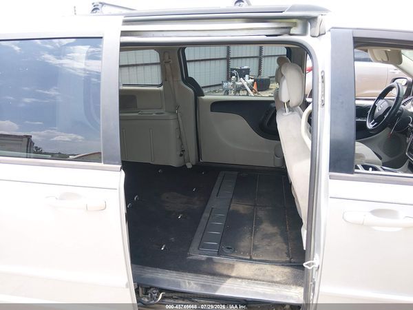 2012 DODGE GRAND CARAVAN SXT — I8
