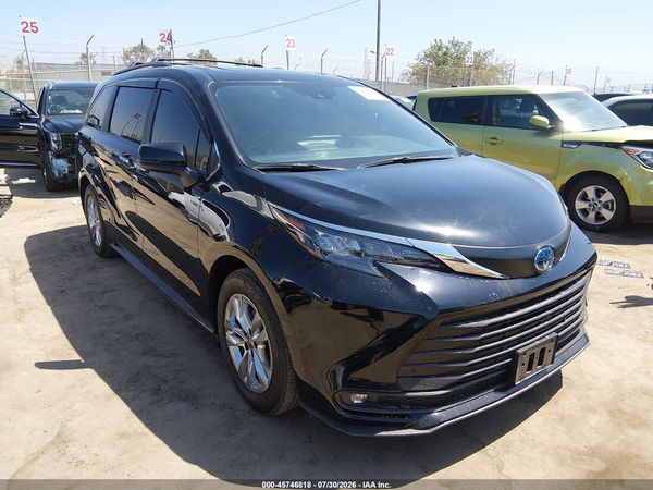 2025 TOYOTA SIENNA XLE — I1