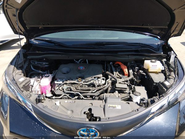 2025 TOYOTA SIENNA XLE — I10
