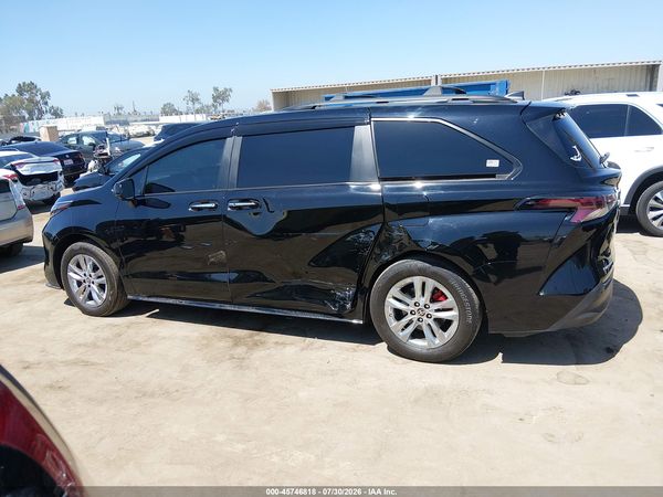 2025 TOYOTA SIENNA XLE — I117