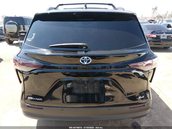 2025 TOYOTA SIENNA XLE — I119