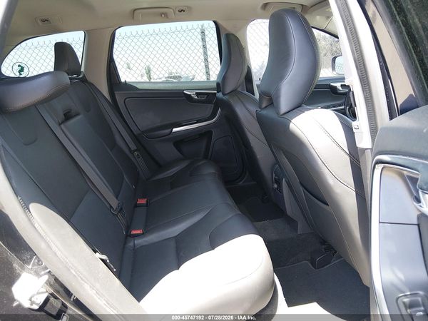 2017 VOLVO XC60 T6 DYNAMIC
