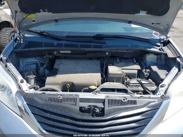 2014 TOYOTA SIENNA LE V6 8 PASSENGER