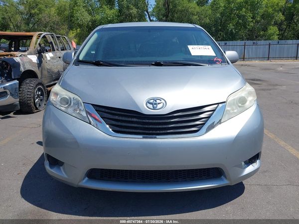 2014 TOYOTA SIENNA LE V6 8 PASSENGER