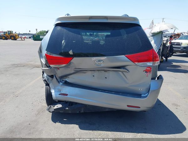 2014 TOYOTA SIENNA LE V6 8 PASSENGER