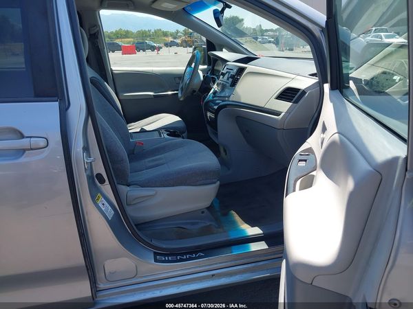 2014 TOYOTA SIENNA LE V6 8 PASSENGER