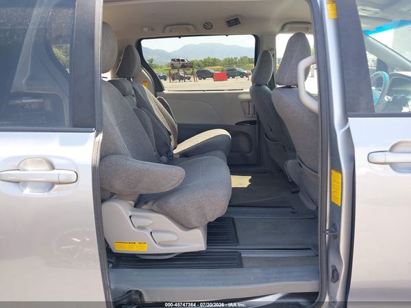 2014 TOYOTA SIENNA LE V6 8 PASSENGER