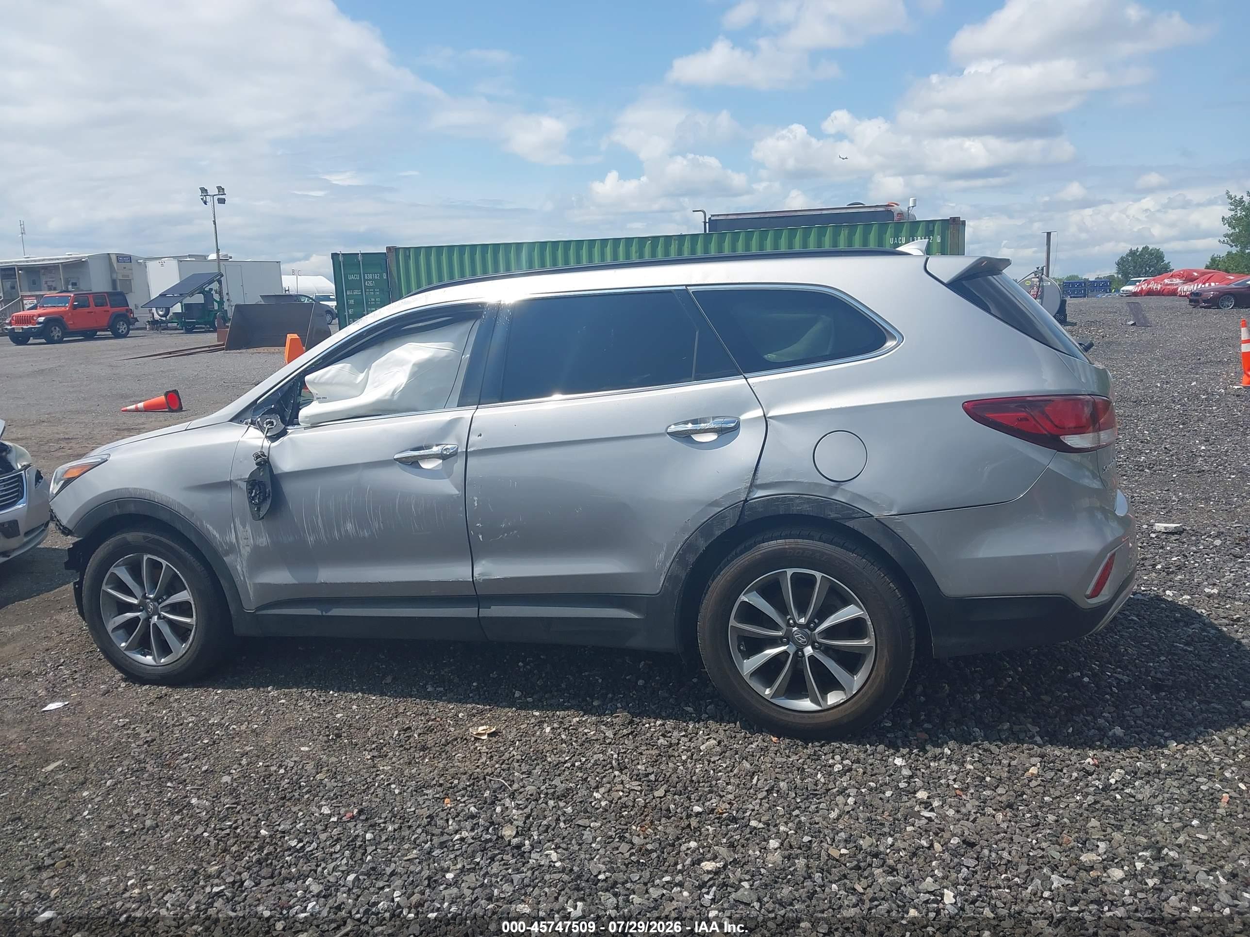 2017 HYUNDAI SANTA FE SE