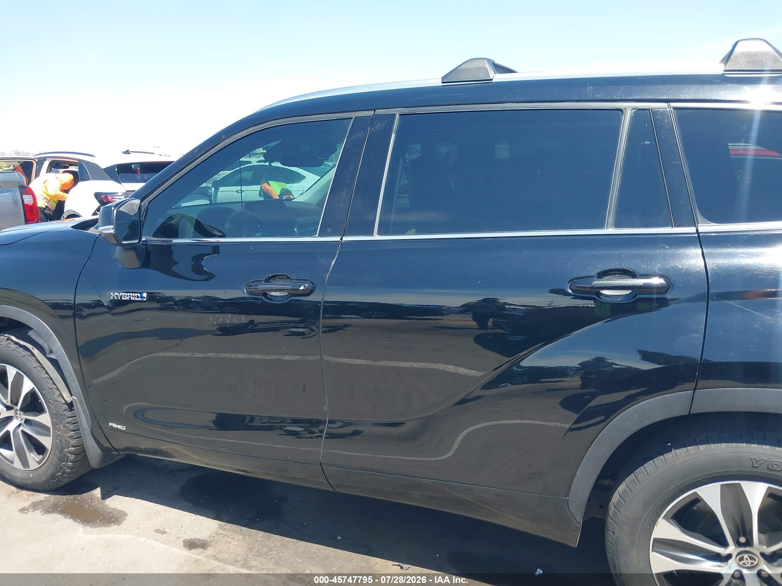 2020 TOYOTA HIGHLANDER HYBRID XLE