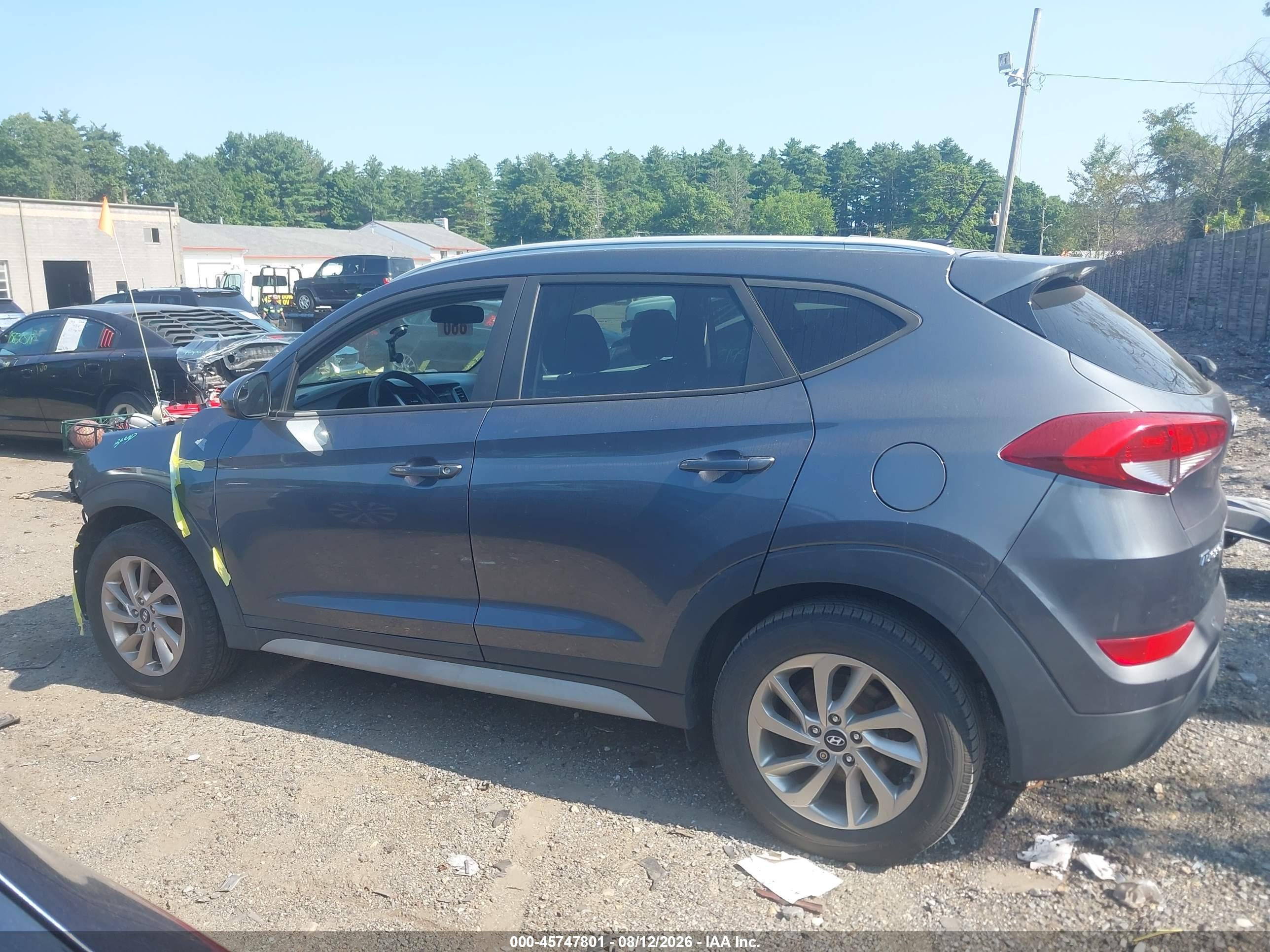 2017 HYUNDAI TUCSON SE