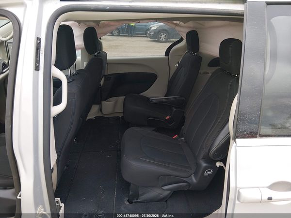 2023 CHRYSLER VOYAGER LX — I8