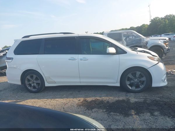 2014 TOYOTA SIENNA SE 8 PASSENGER