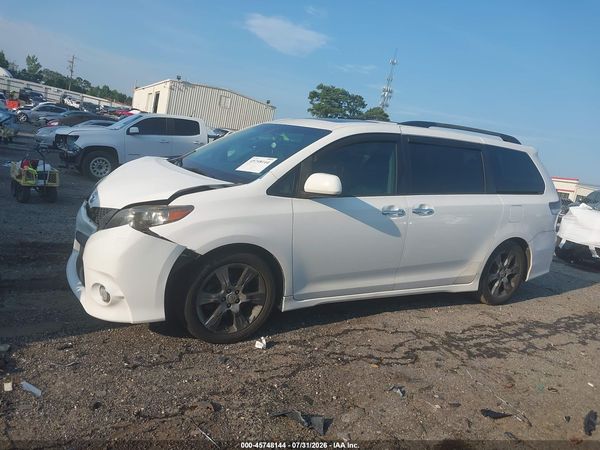 2014 TOYOTA SIENNA SE 8 PASSENGER