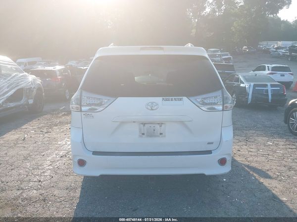 2014 TOYOTA SIENNA SE 8 PASSENGER