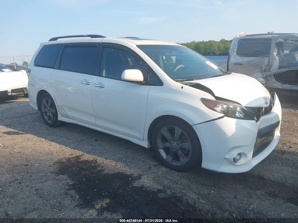 2014 TOYOTA SIENNA SE 8 PASSENGER
