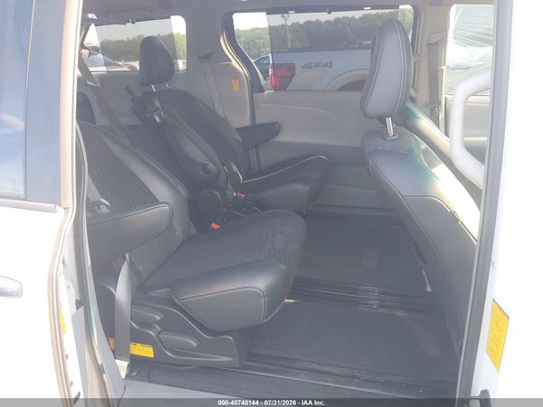 2014 TOYOTA SIENNA SE 8 PASSENGER