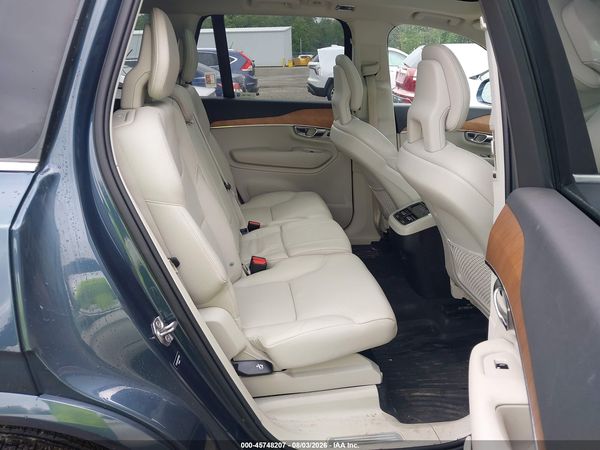 2022 VOLVO XC90 T5 MOMENTUM 7 PASSENGER