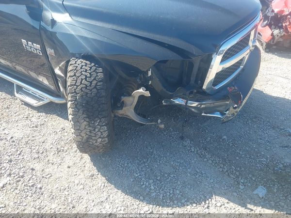2017 RAM 1500 SLT  4X4 6'4 BOX