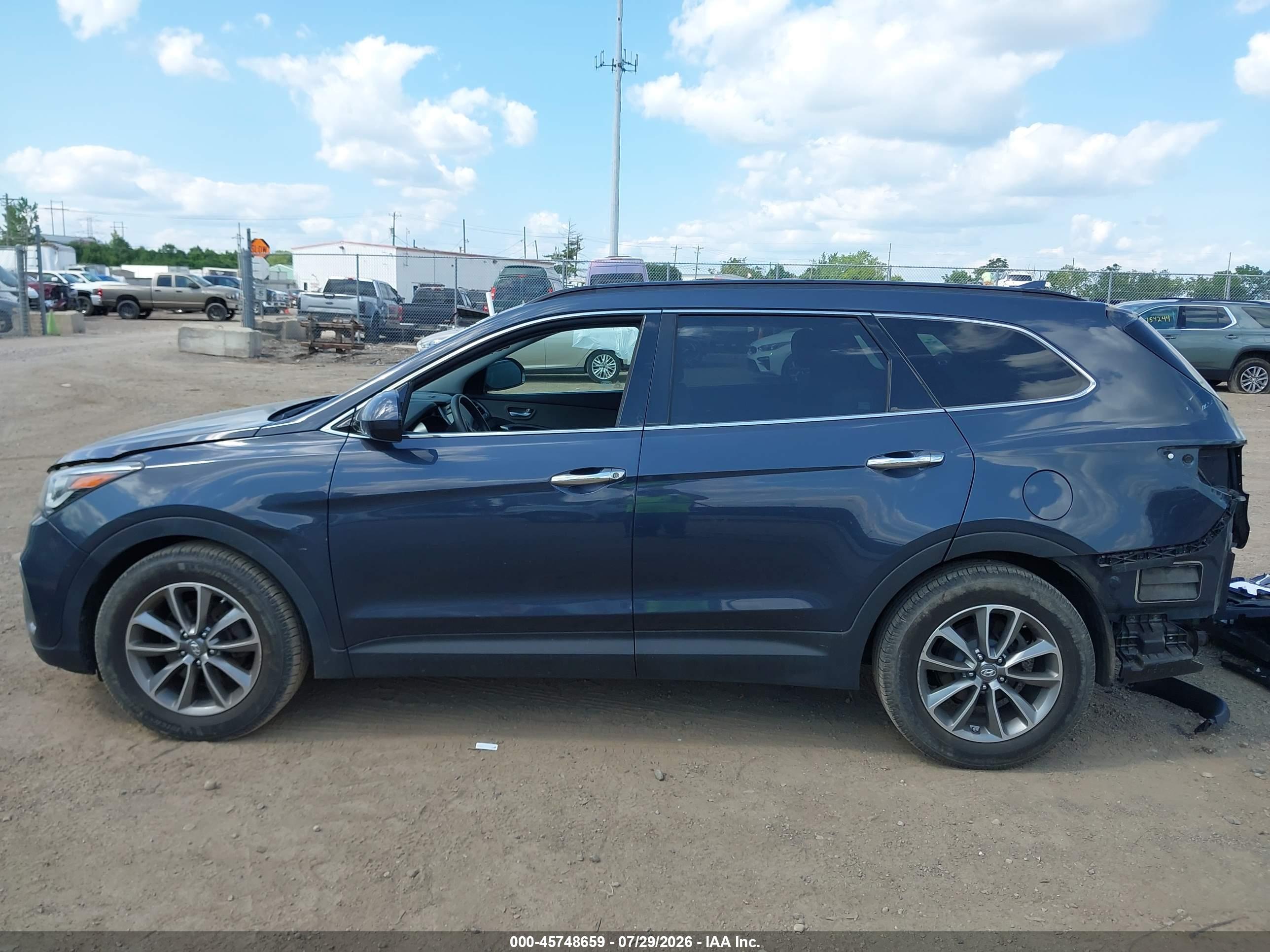 2017 HYUNDAI SANTA FE SE