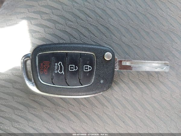 2017 HYUNDAI SANTA FE SE