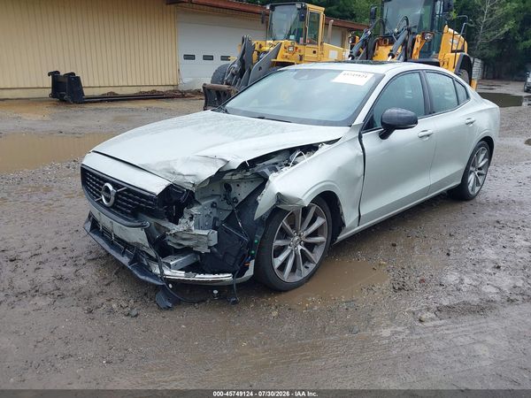 2021 VOLVO S60 T5 MOMENTUM