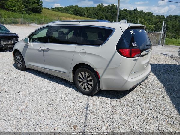 2019 CHRYSLER PACIFICA TOURING L PLUS — I3