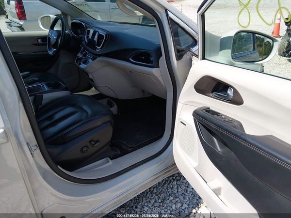 2019 CHRYSLER PACIFICA TOURING L PLUS — I5