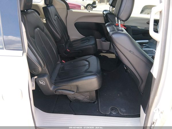 2019 CHRYSLER PACIFICA TOURING L PLUS — I8