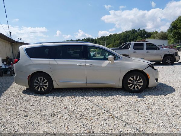 2019 CHRYSLER PACIFICA TOURING L PLUS — I116