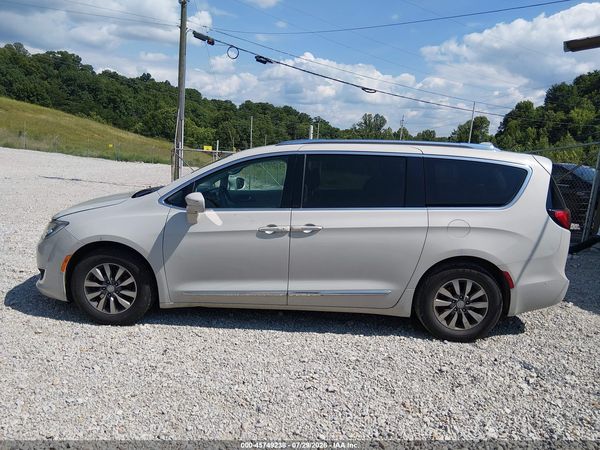 2019 CHRYSLER PACIFICA TOURING L PLUS — I117