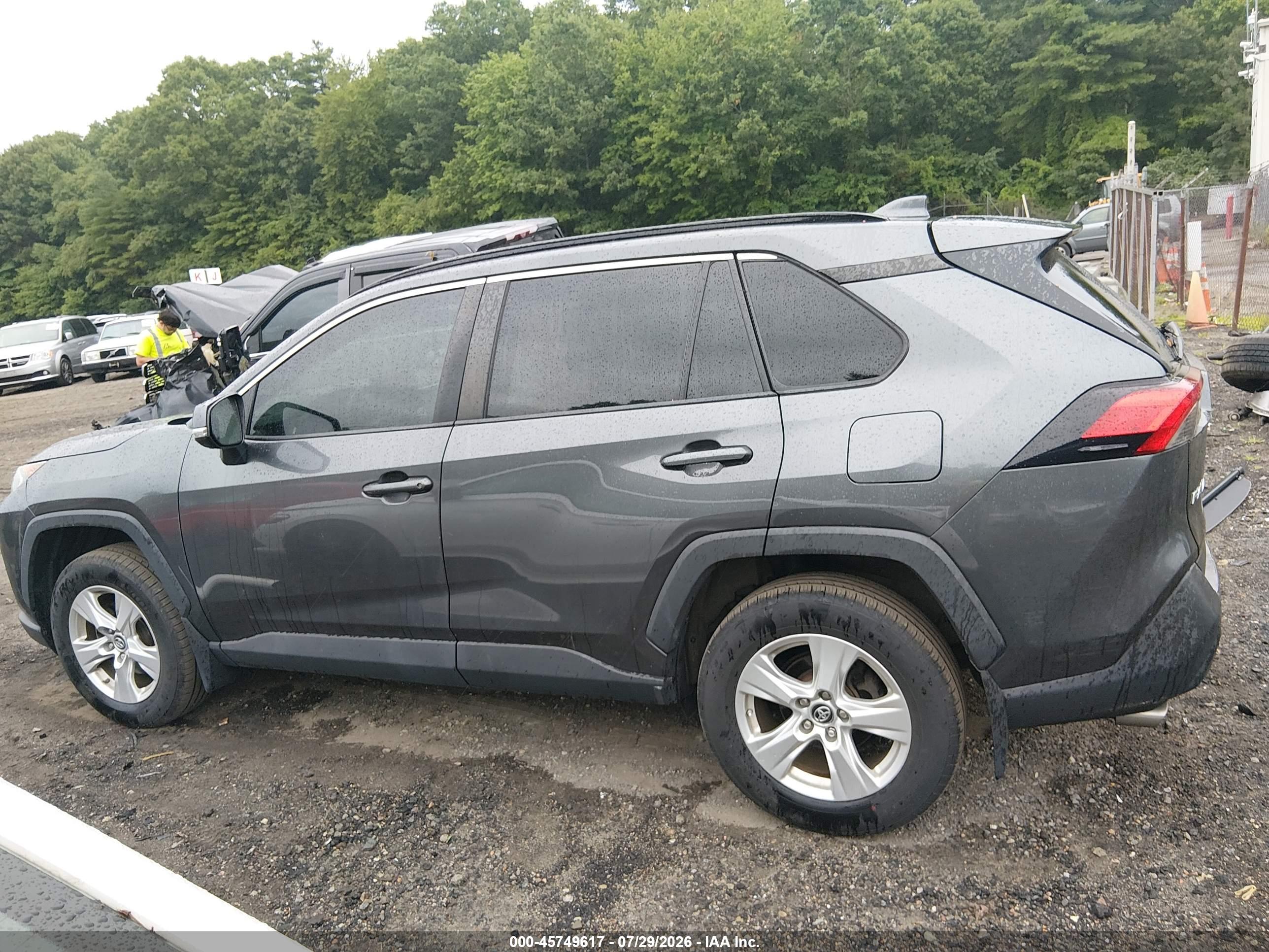 2019 TOYOTA RAV4 XLE