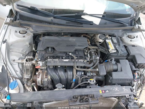 2022 HYUNDAI ELANTRA SE