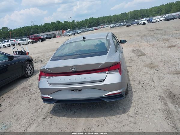 2022 HYUNDAI ELANTRA SE