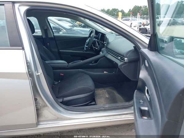 2022 HYUNDAI ELANTRA SE