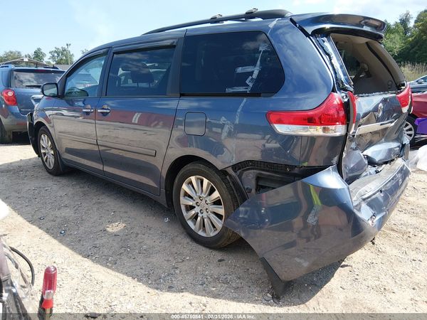 2014 TOYOTA SIENNA LIMITED 7 PASSENGER — I3