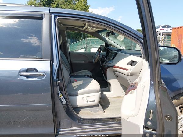 2014 TOYOTA SIENNA LIMITED 7 PASSENGER — I5