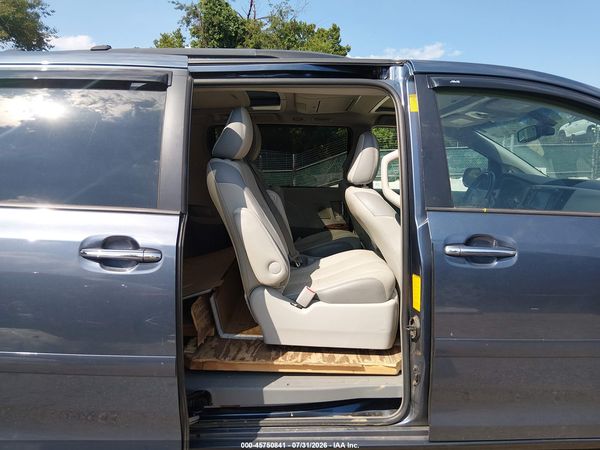 2014 TOYOTA SIENNA LIMITED 7 PASSENGER — I8