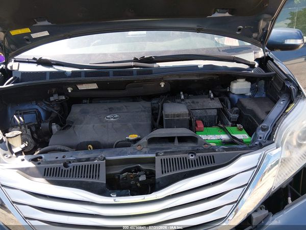 2014 TOYOTA SIENNA LIMITED 7 PASSENGER — I10